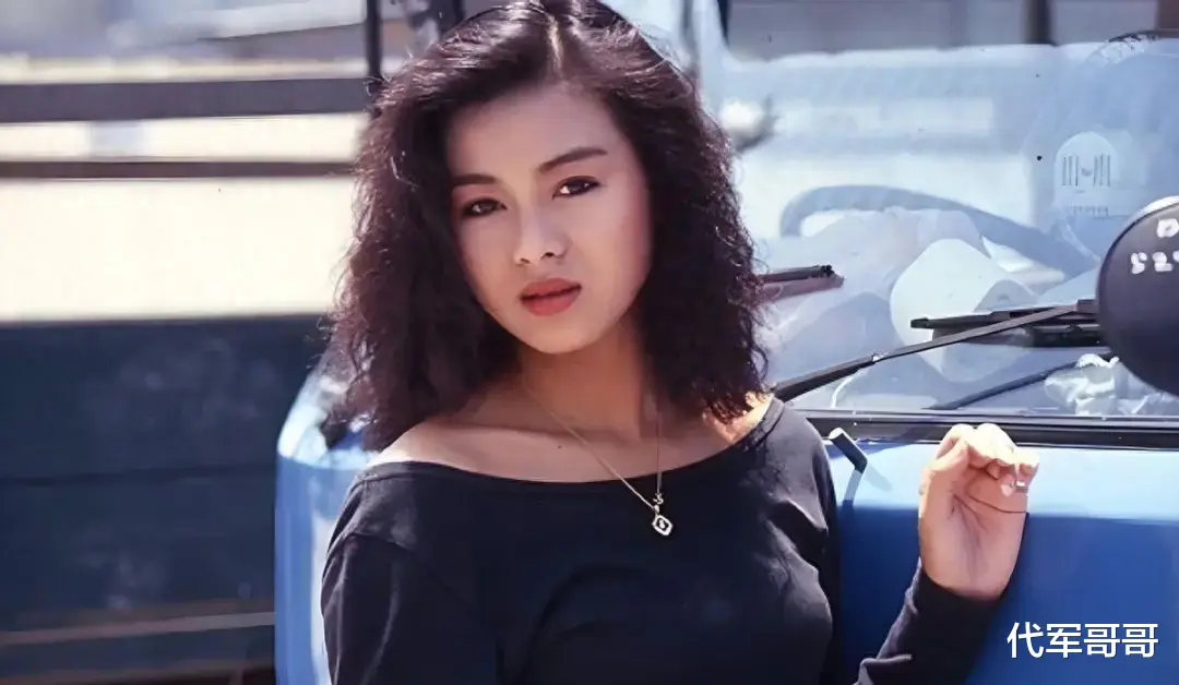 她是郭富城高调公开的初恋，气质绝佳，神似关之琳，59岁风韵犹存