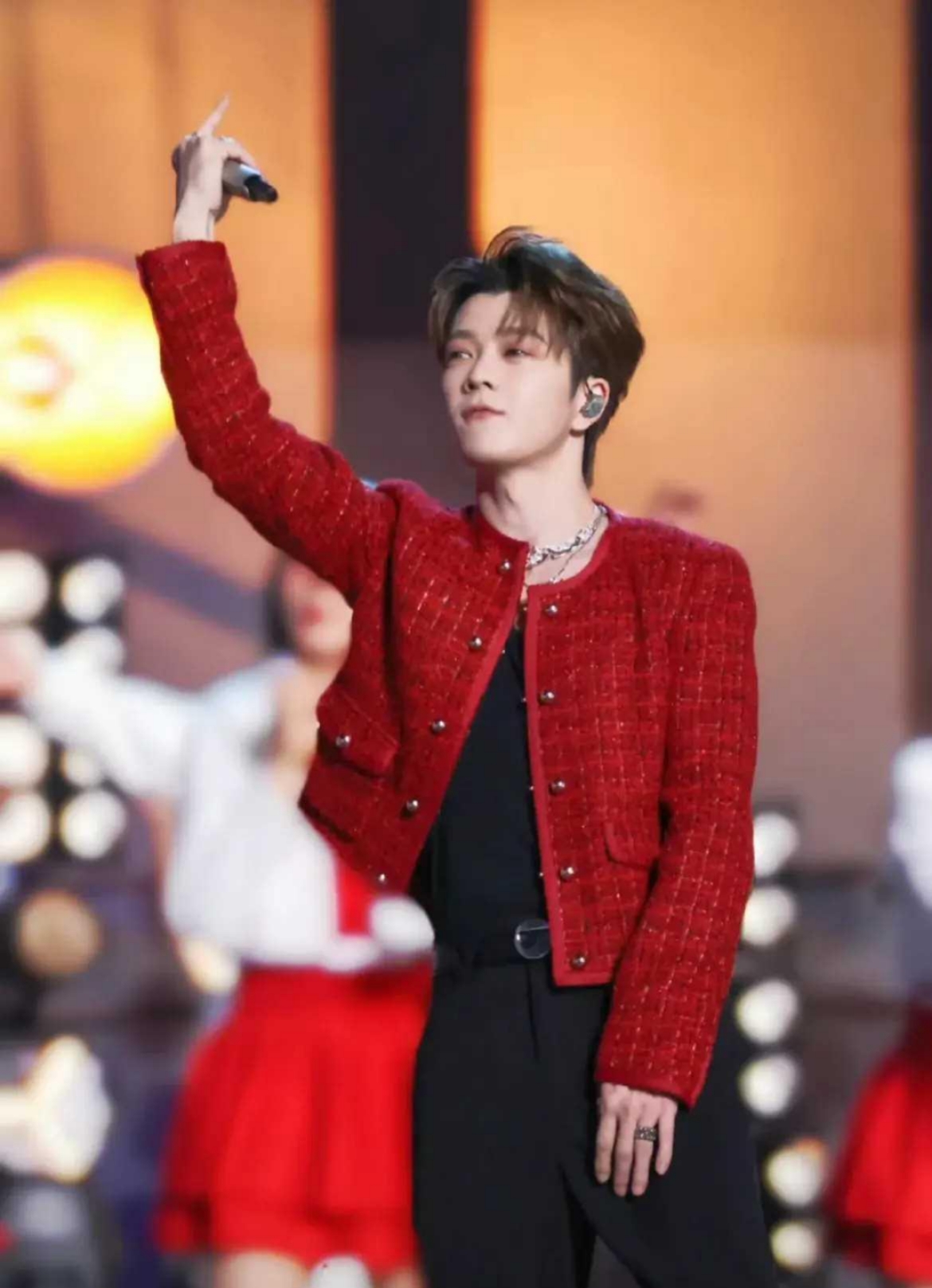 王栎鑫前妻晒情侣装，疑与糊糊复合？网友：真的假的