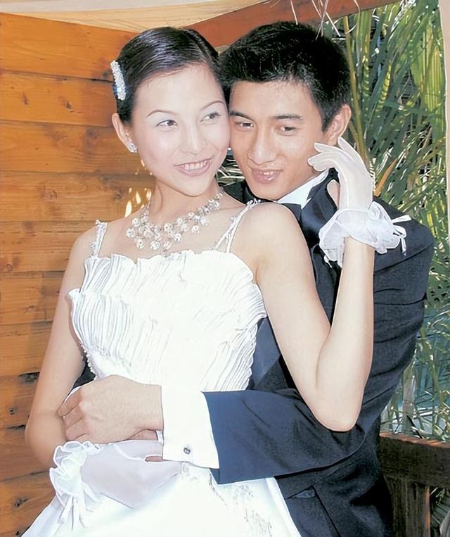 蔡少芬:17岁替母还债跟刘銮雄6年,恋吴奇隆3年,为何下嫁张晋?