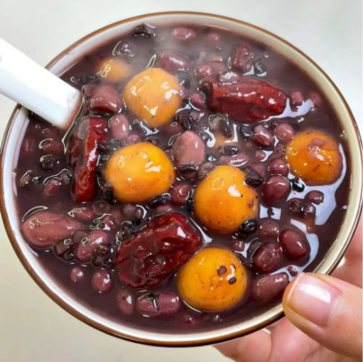 红豆和它是绝配,女性要多喝这汤,补血养血,脸色越来越红润