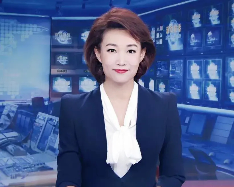 央视主持人李梓萌在沈阳音乐学院玩起了交谊舞, 这风采绝了