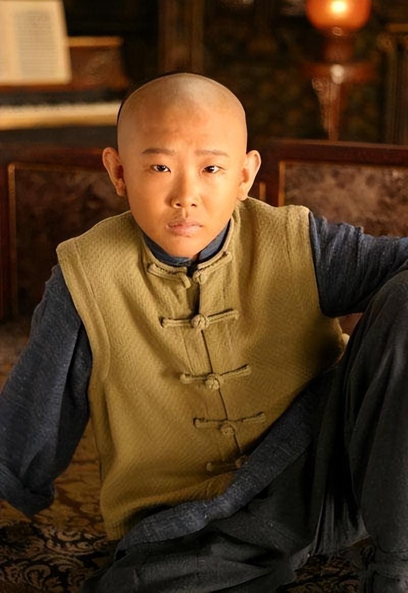 侯祥:9岁停止发育,出道18年只能演小孩,与妻子同框被嘲像母子