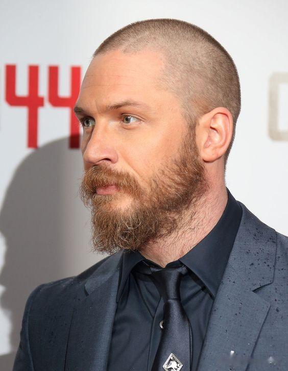 超短男士寸头:简约魅力,尽显男儿本色