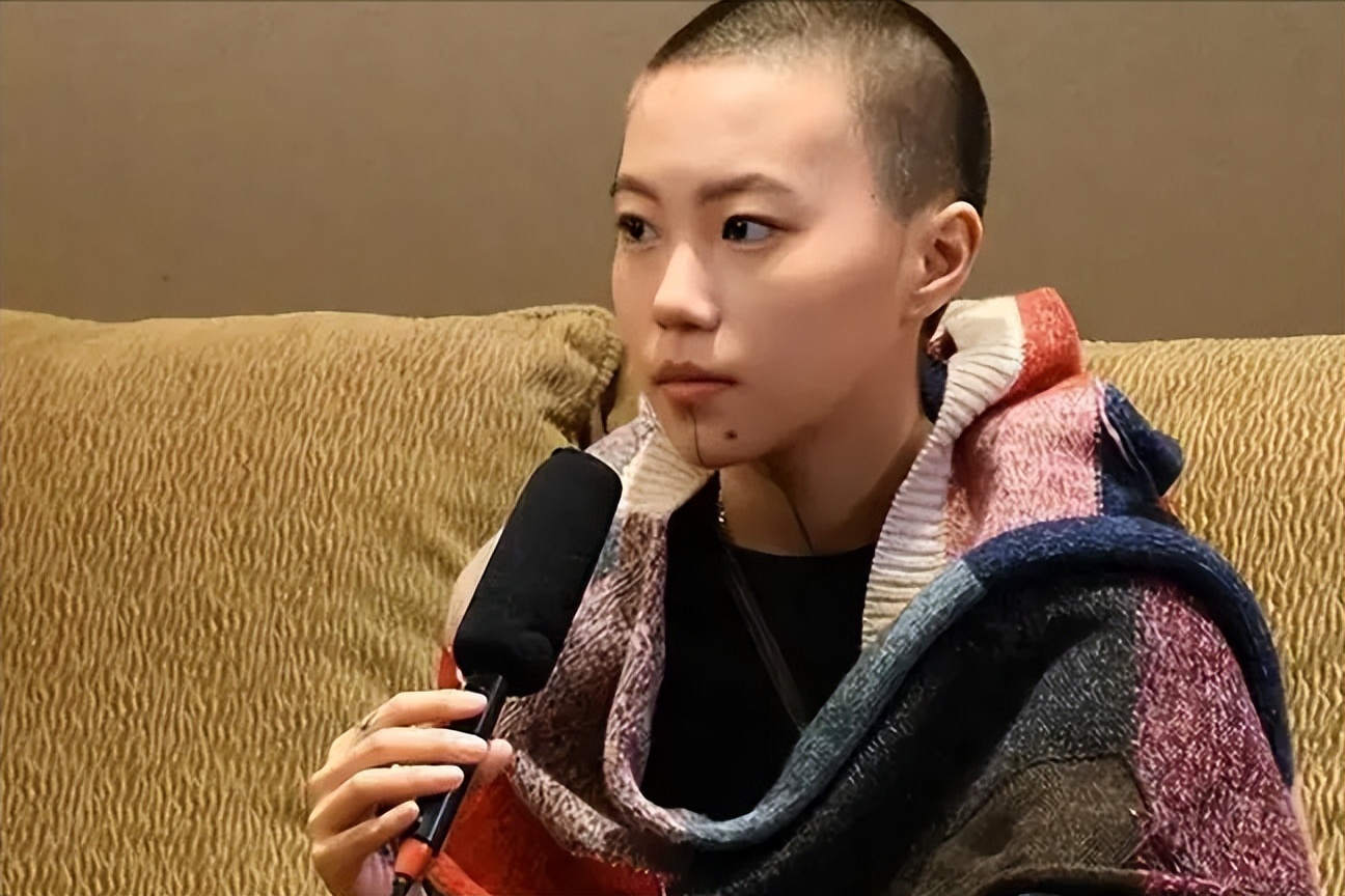 窦靖童:妈妈过的很好,但落魄的父亲,却是我每天的牵挂!