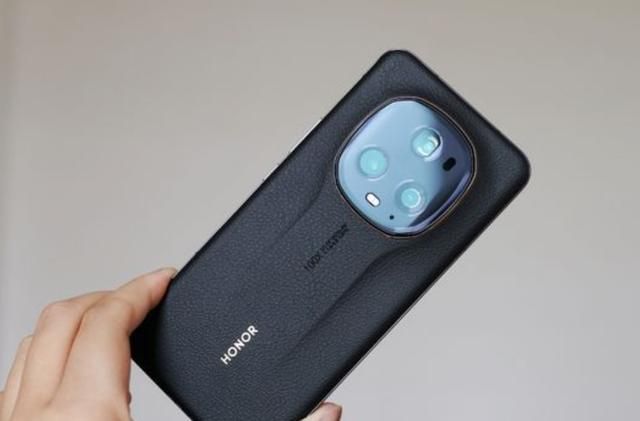 从6699元跌至3847元,三主摄+5450mAh,荣耀商务旗舰加速退场