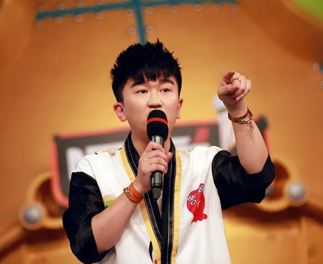 活在梦境中的7位明星:自以为咖位很大,实则无人问津,真尴尬