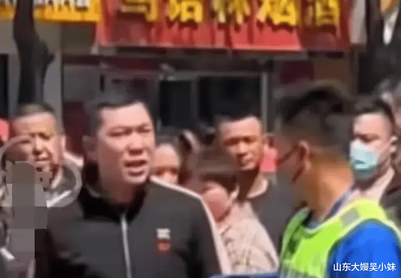 成龙剧组武汉拍戏封路与居民引发冲突，谁给的特权？