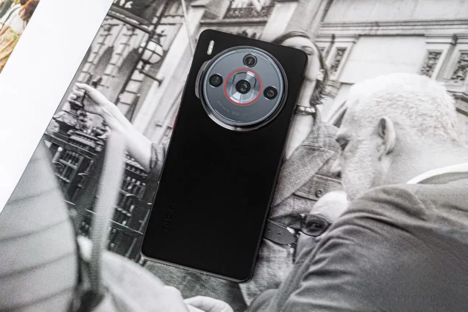 从3299元跌至2499元,80W闪充+卫星通信,从高端市场跌至中端市场