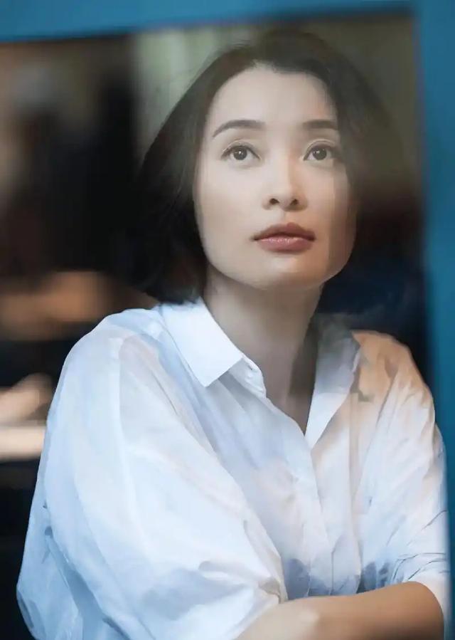 与王全安恋爱十年无果，如今48岁的她，直接官宣结婚想做家庭主妇