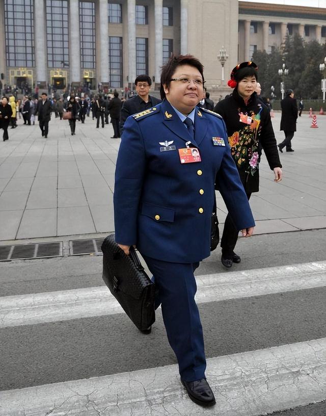 中国演艺圈,军衔大得吓人的10位明星,看看你认识几位?