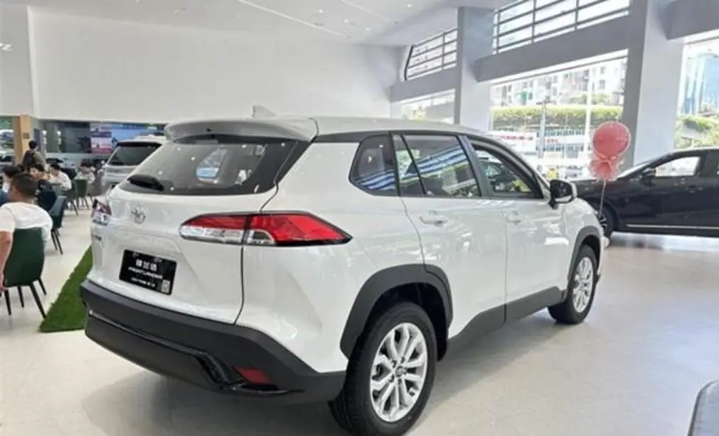 丰田SUV13万跌至10万，耐用2.0L、171马力，喝92粗粮