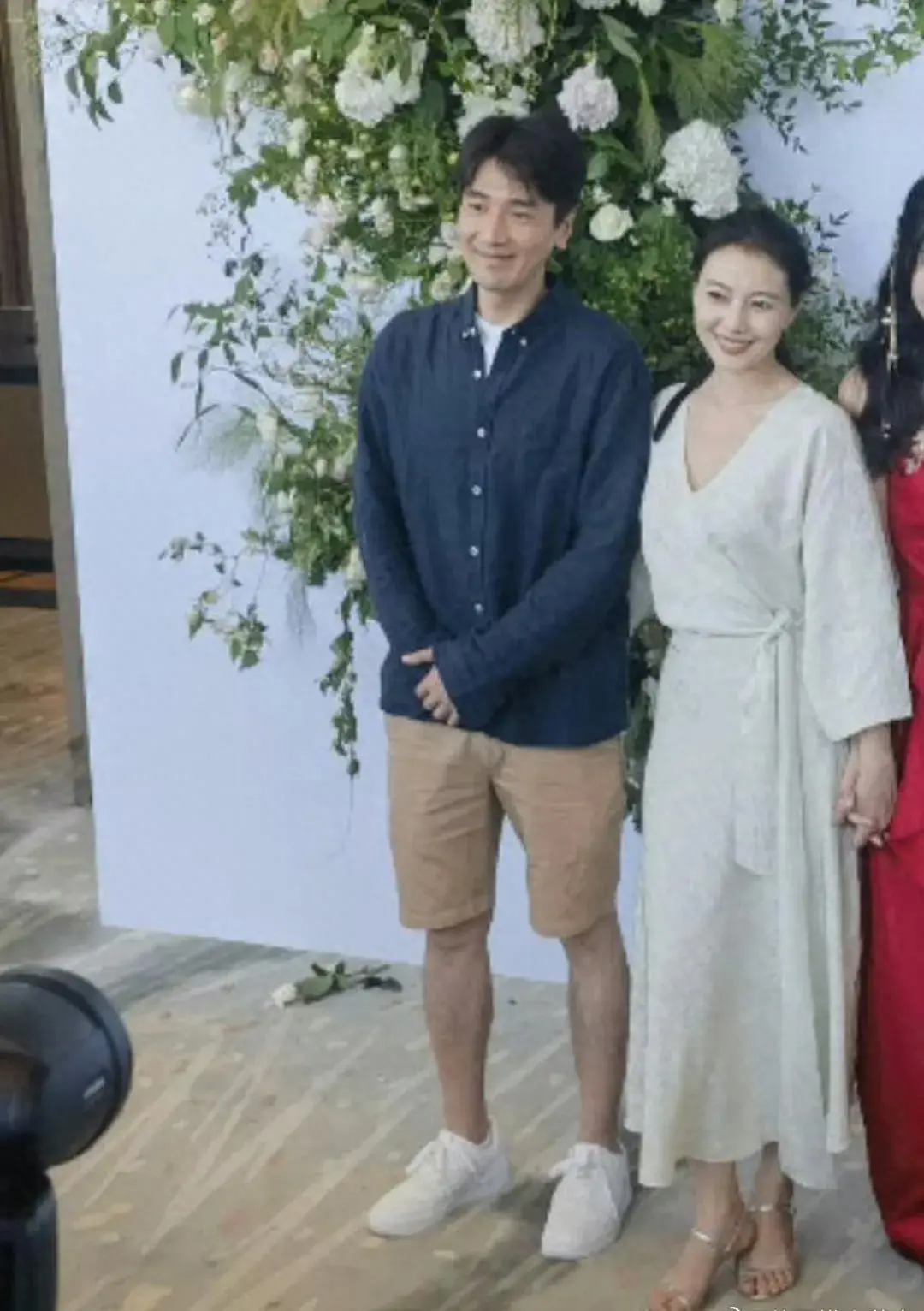 赵又廷高圆圆现身好友婚礼，婚礼现场高圆圆温情致辞，祝福好友