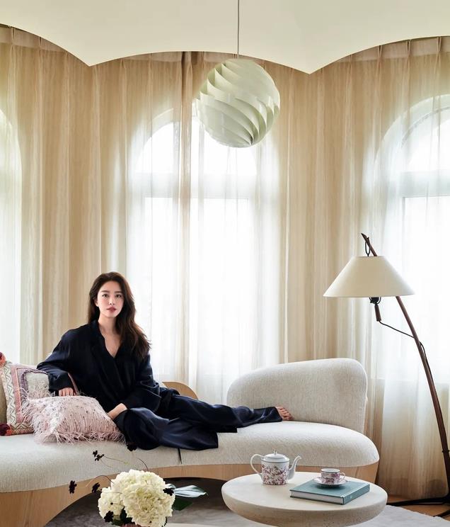 杨采钰高调晒豪宅内景,家中藏品价值不菲!离开陈金飞资源仍很好