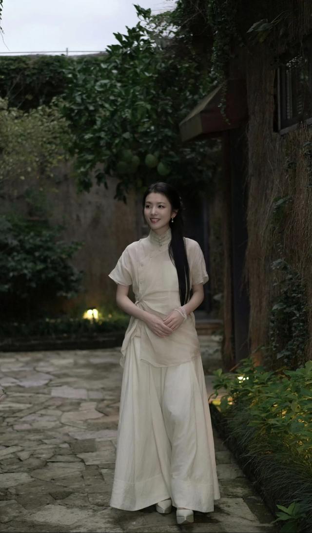 李云霄的美可谓是绝色