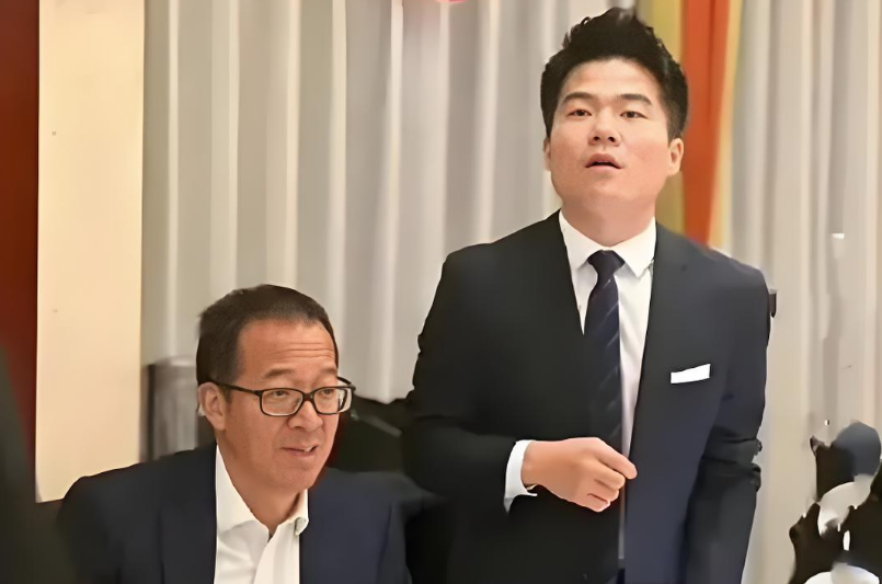 董宇辉首次连续3天掉粉! 网友称人设崩塌，背刺老余，北京买豪宅