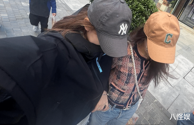 高露与家人出游,女儿像爸爸,7岁儿子继承妈妈漂亮大眼睛很帅气