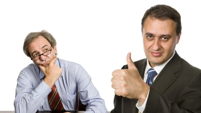 领导喝醉了，他抓住我的手不放，我该怎么办？