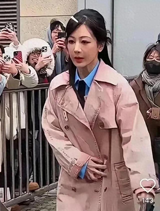 翻车了？杨紫录制综艺路透颜值大变遭吐槽，乍一看还以为是蔡明！