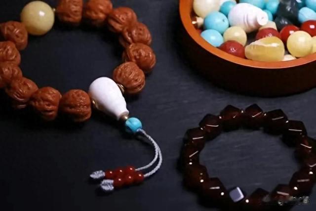 文玩新潮流:火到不行的10种包浆文玩,你集齐了几种?