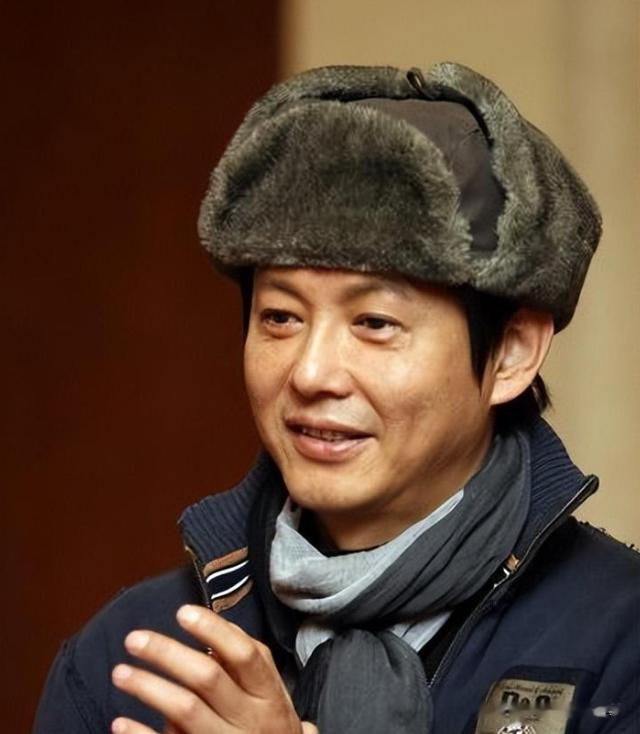 他是“央视败类”，抛弃妻子和董卿同居6年，14岁知道叔叔是亲爸