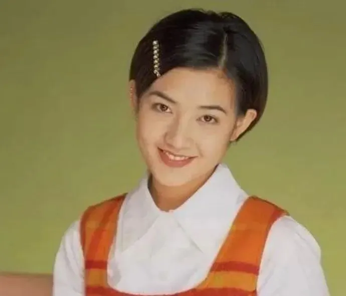 “最另类”天后，为男友摘子宫，剃寸头打舌钉，47岁的范晓萱活成这样……