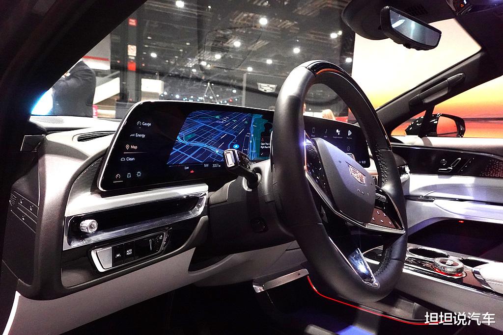 “打工族”买豪华SUV,首选这3台,261马力配8AT,档次高又舒适