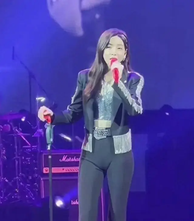 不需要穿演唱会上鲍鱼裤,也可以非常吸引人,于文文实力展现