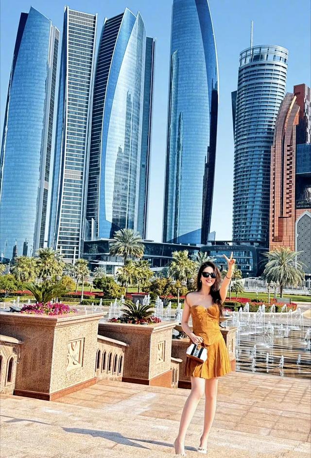 刘亦菲晒游客照,大小姐去度假啦!看得出来很开心