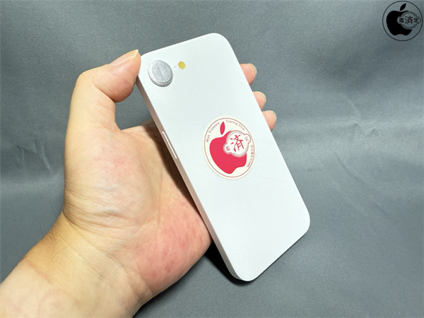 iPhone SE 4機模上手：酷似單攝版iPhone 14