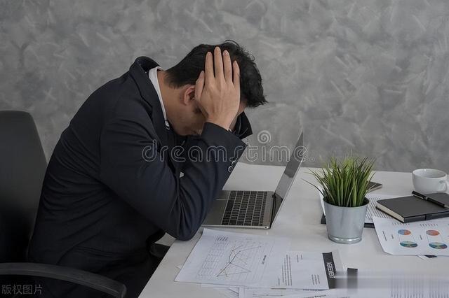 北京早高峰地铁站这一幕，让人心酸，这就是程序员35岁危机吗？