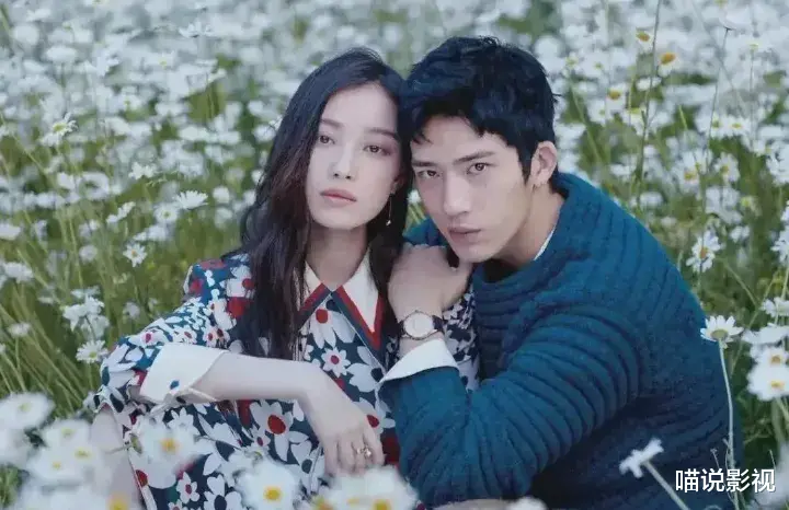 时尚CP出动!井柏然刘雯国贸亲昵逛街,大表姐走路都靠着小井