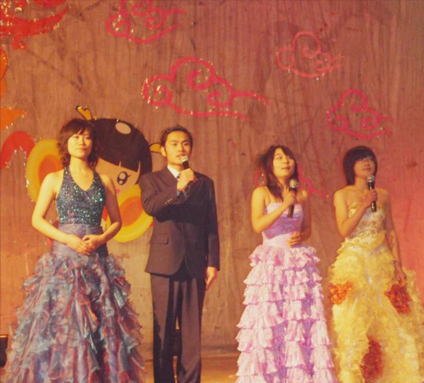 主持人王芳:嫁给大15岁的教授,为了婚姻做出一切牺牲都不后悔