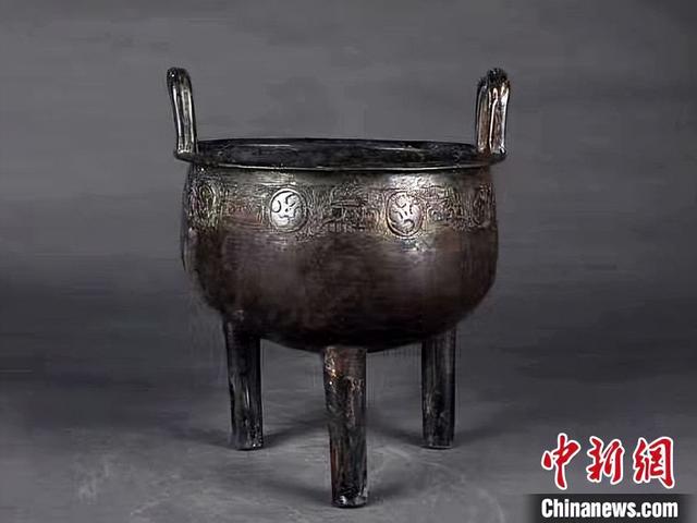 我在青铜器之乡修文物……