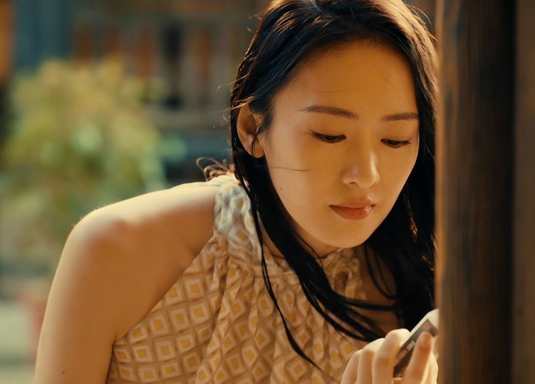 《微暗之火》开播,38岁童瑶风情万种,却被25岁女二号抢走了风头