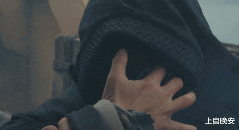 好绝的一张脸,好丑的一双手,剧里这几位演员伸出手能把观众笑死