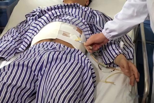 37岁男子因健身时用力过猛，“肠管”掉了出来！瞎练？