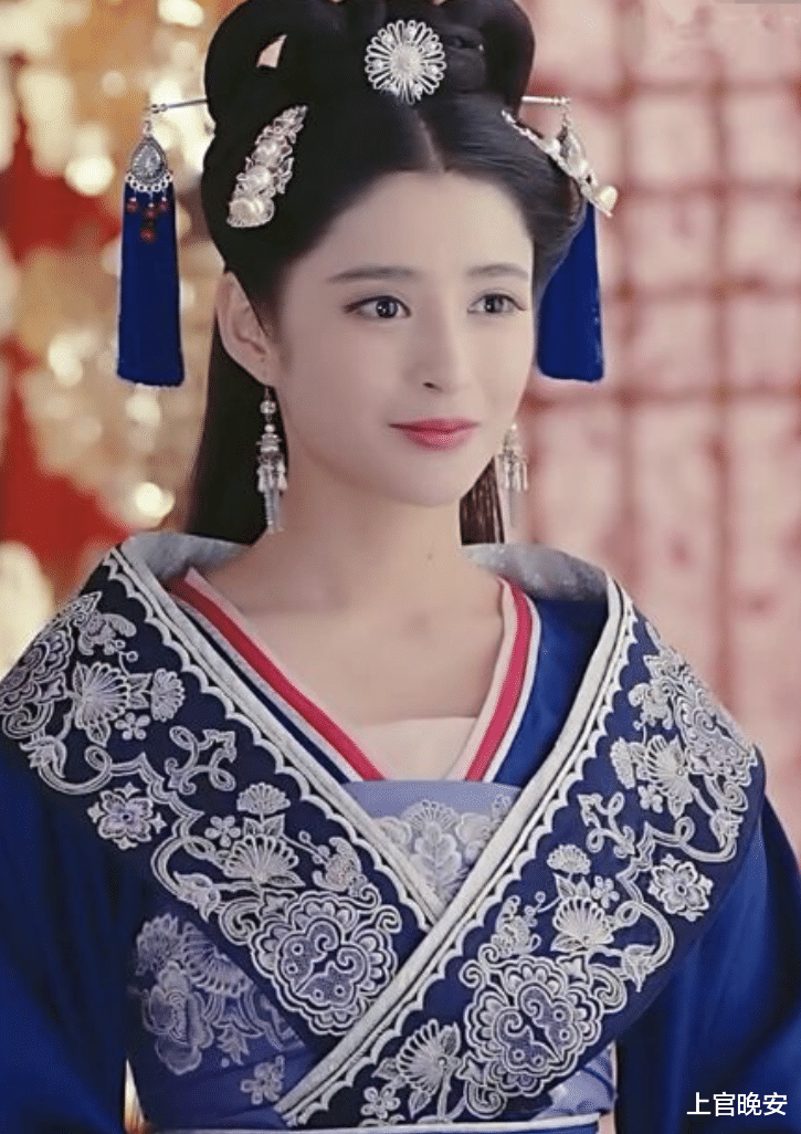 好绝的一张脸,好丑的一双手,剧里这几位演员伸出手能把观众笑死