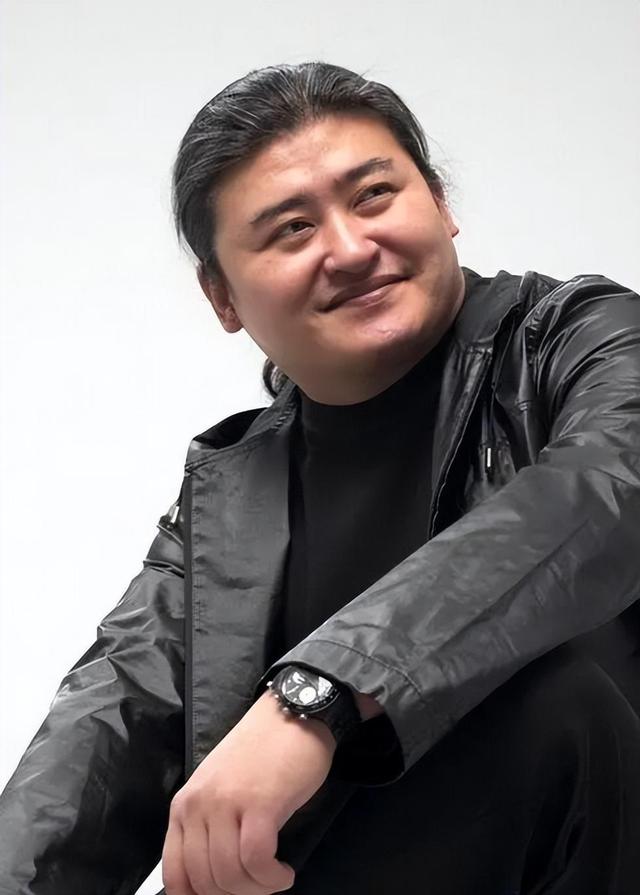 歌王刘欢近况堪忧:嗜酒如命,身患“不死癌症”,年仅60满头白发