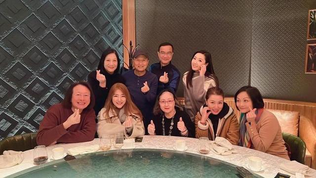 古嫂黄纪莹:为爱隐姓埋名直接退圈,服侍婆婆二十年不争名分?