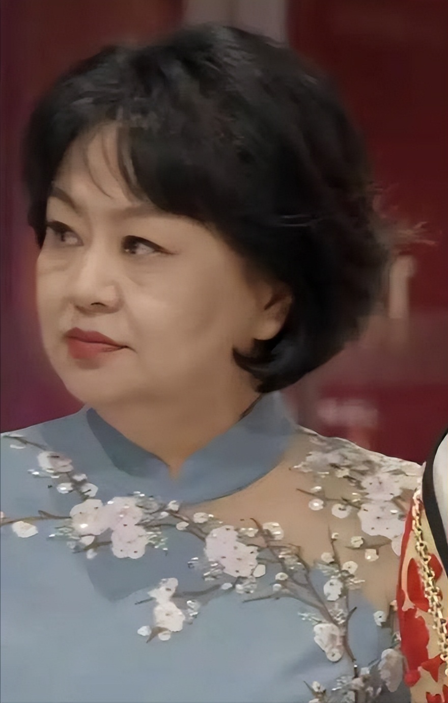 58 岁鞠萍近照惹热议!一脸凶相,众多知情者曝其私底下人品超差?