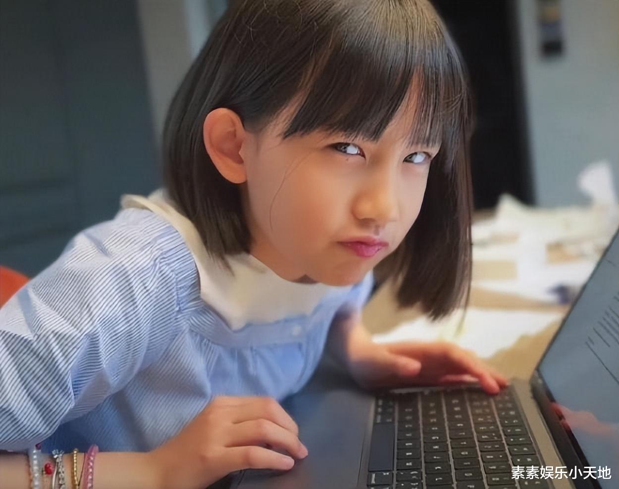 孙莉晒三个孩子近照,黄多多侧颜好美,二女儿和儿子古灵精怪