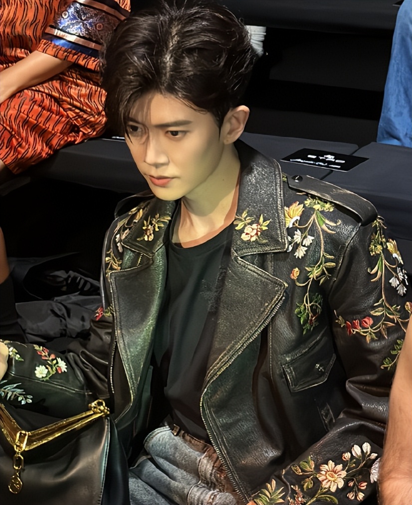 时装周:唐嫣绝美动人,刘诗诗蜂腰抢镜,都不及发胖的郭晶晶吸睛