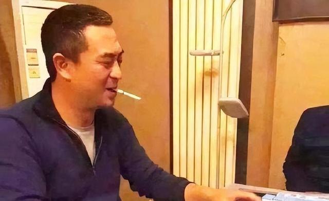 国民老公张嘉译人设一夜崩塌！王海燕深夜发文：一纸协议，不再见