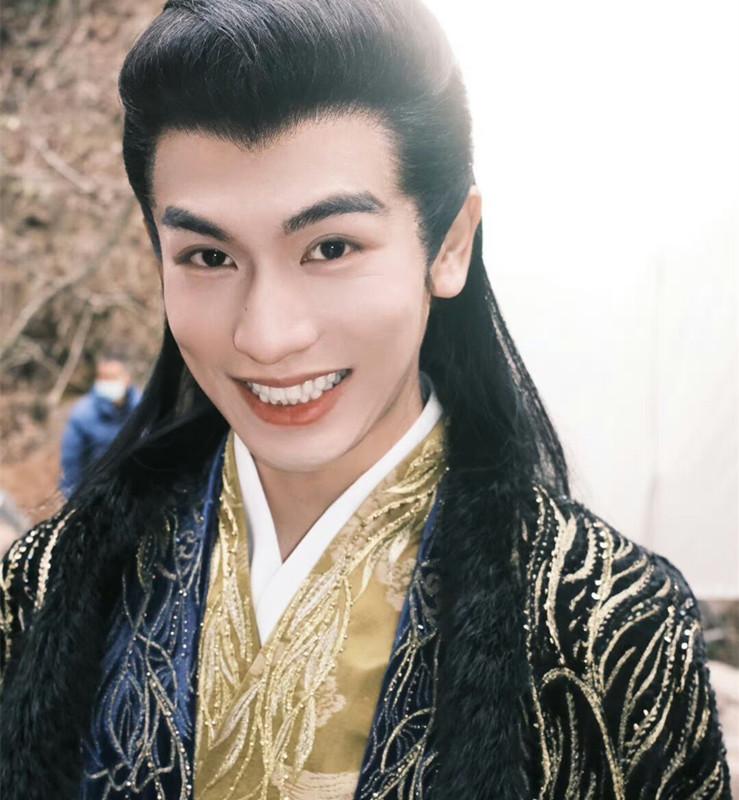 一年播七部剧毫无水花,果真成了下一个“润玉”