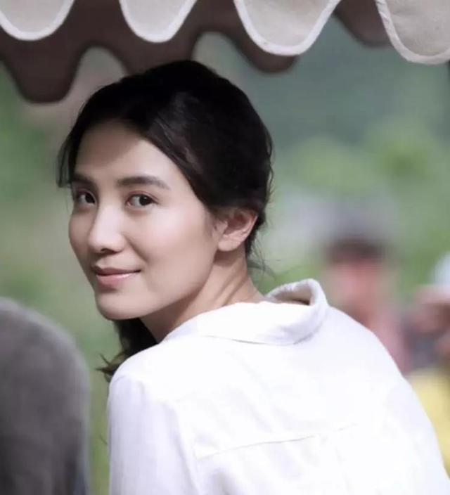 “戏如人生”宋佳:前半生经历丰富,如今42岁仍然单身,该怪谁?