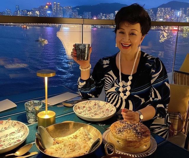 薛家燕:一路好好走,被赶出家门险自杀,恋小17岁小鲜肉现状如何