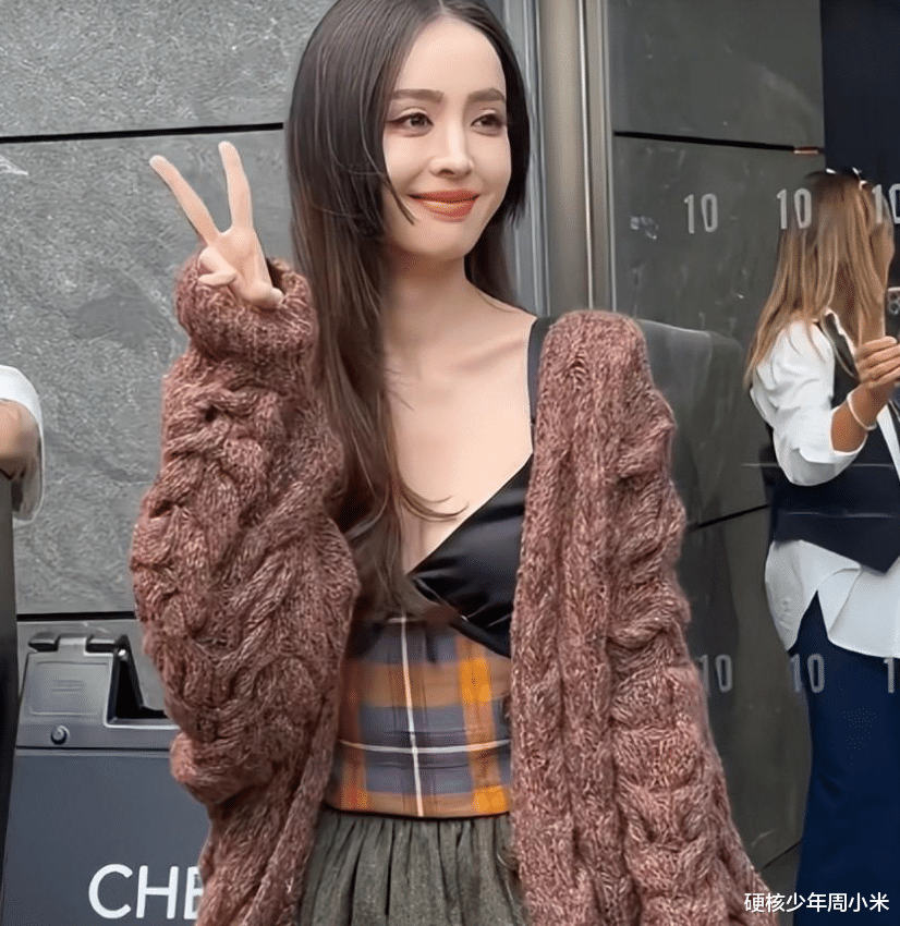 日本神颜少女与娜扎同框,官方称两人都超级美,网友:我又不瞎