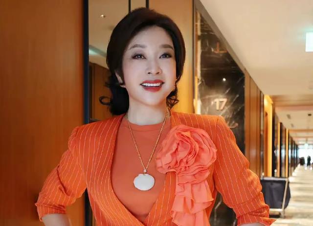 4段婚姻7任男友,现又被曝桃色新闻,74岁刘晓庆:我现在正是年华