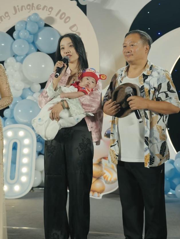 56岁“谢广坤”老来得子，三婚娶小20岁娇妻，前妻却直言他过不长