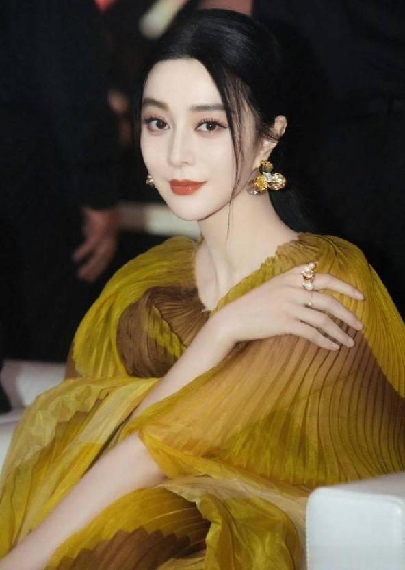 范冰冰新恋情实锤?神秘男友身份曝光,网友直呼意想不到!